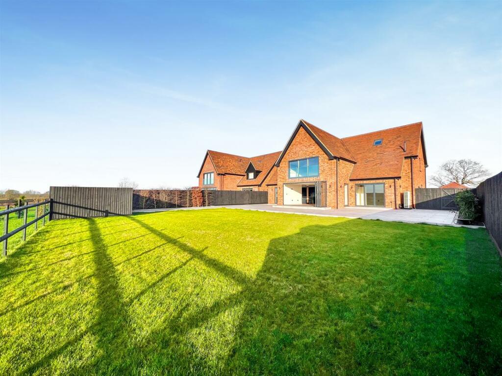 Additional image 24 of Ingatestone Road, Stock