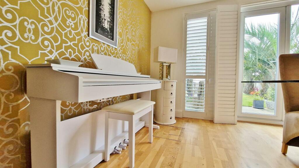 Additional image 15 of The Beach House, Green Lane, Walton On The Naze