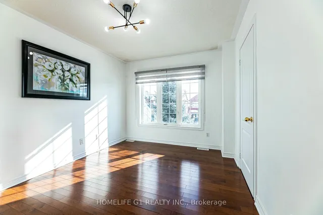 Additional image 24 of 25 Oblate Cres