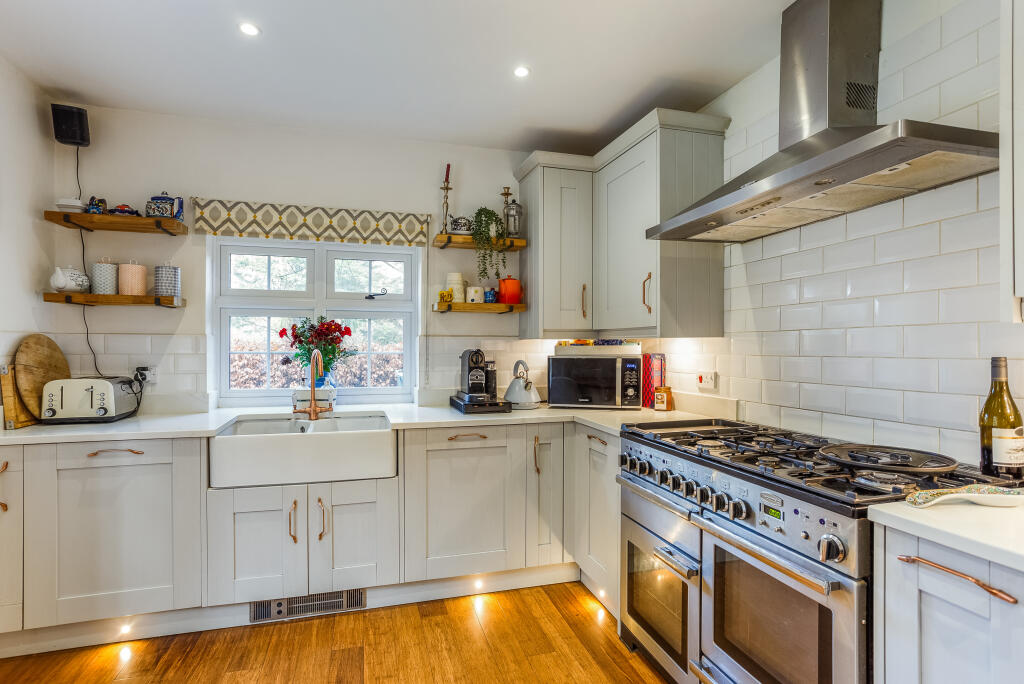 Additional image 10 of Woodland Way, Caterham, CR3