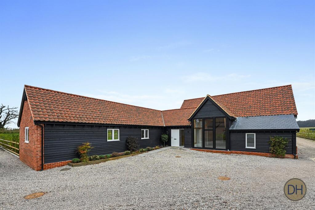 Primary image of Quince Hall Farm, Chelmsford Road, Blackmore, Essex CM4