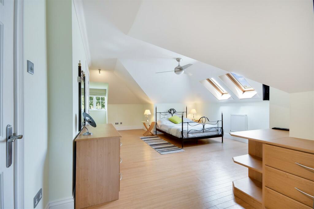 Additional image 31 of Thorndon Approach, Herongate, Brentwood