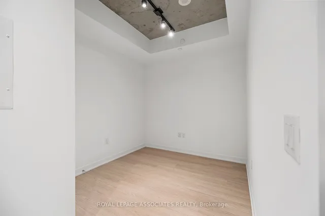 Additional image 20 of 195 McCaul St Unit 401