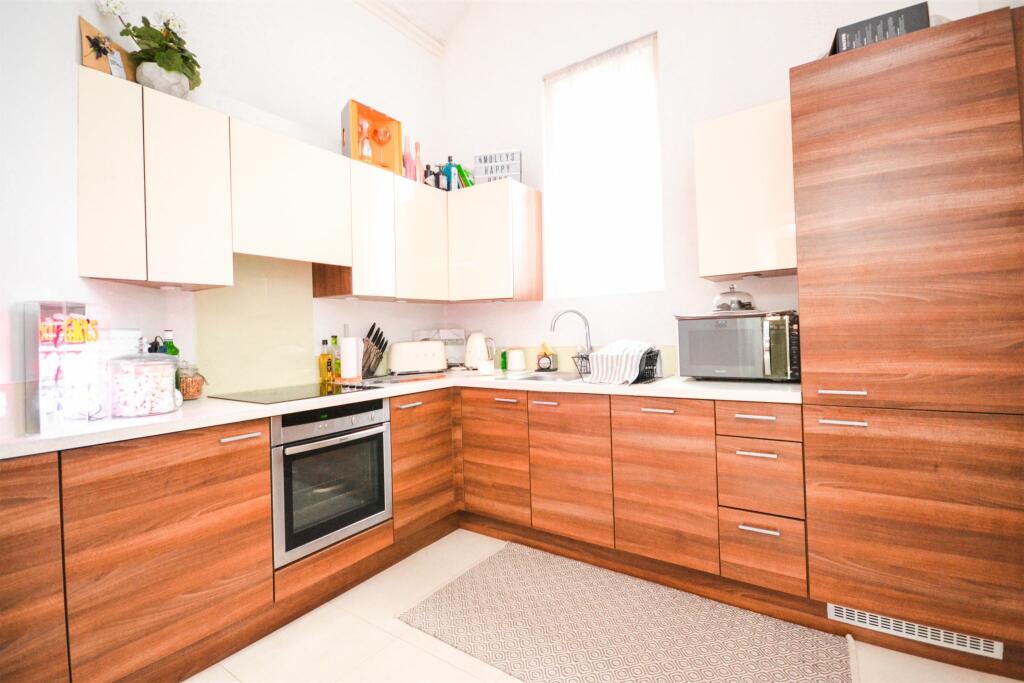 Additional image 6 of Tudor Court, The Galleries, Brentwood