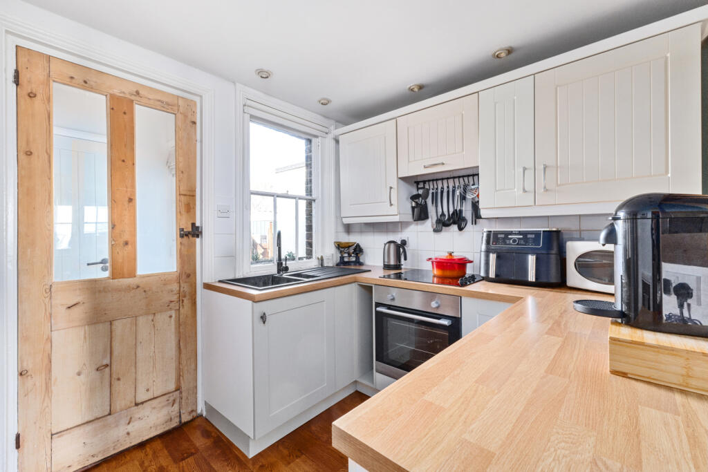 Additional image 9 of Chelmsford Road, Felsted, Dunmow, Essex, CM6