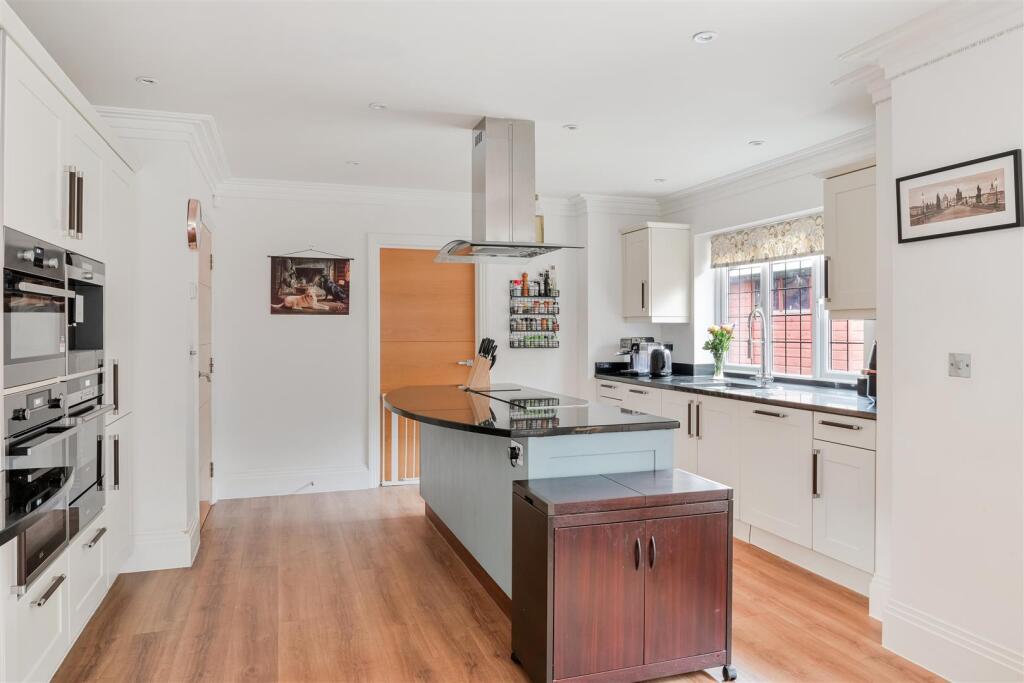 Additional image 4 of High Oaks Close, Coulsdon