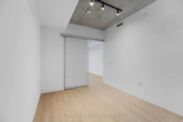 Additional image 19 of 195 McCaul St Unit 401