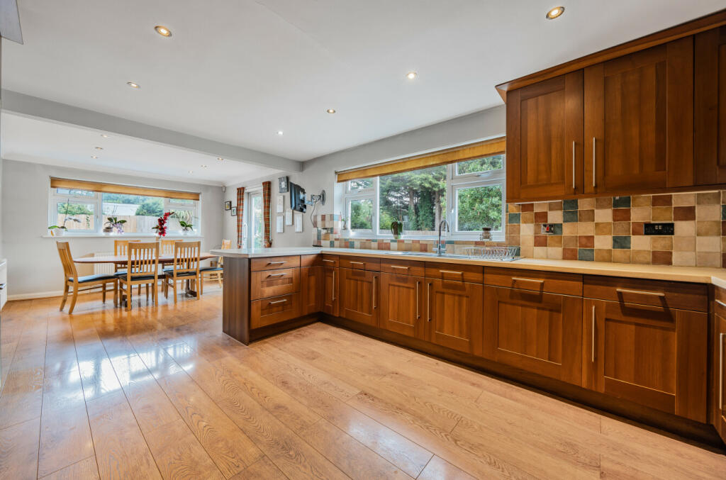 Additional image 18 of Woodbury Close, Croydon