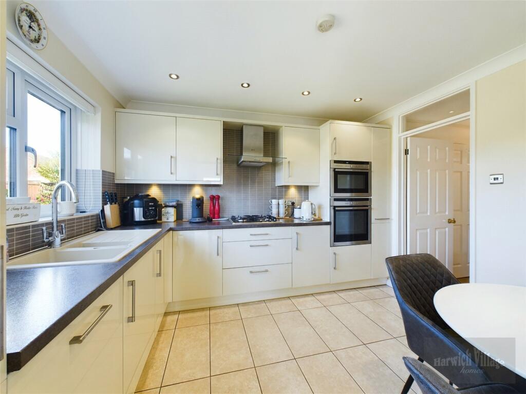 Additional image 21 of Whinfield Avenue, Dovercourt, Harwich, Essex, CO12