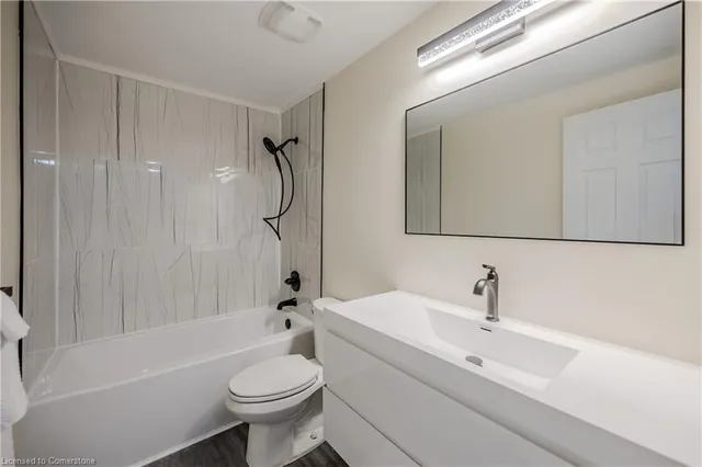 Additional image 21 of 25 Upper Canada Dr Unit 27