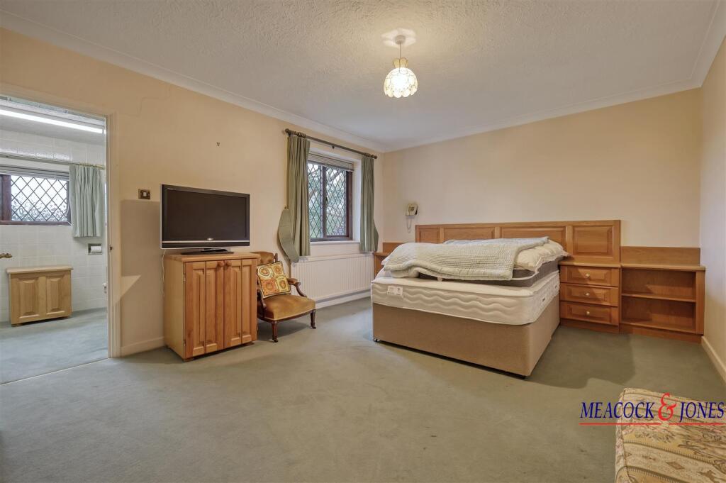 Additional image 27 of Roundwood Avenue, Hutton Mount, Brentwood