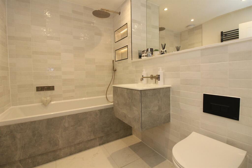 Additional image 16 of Waltham Grange Close