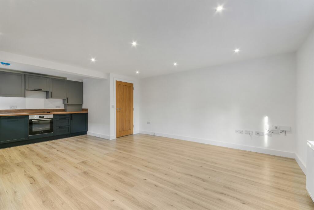 Additional image 5 of Kingswood Way, South Croydon