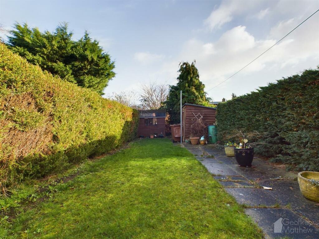 Additional image 3 of Spinning Wheel Mead, Harlow