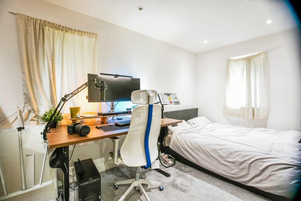 Additional image 10 of 38 Woodcote Grove Road, Coulsdon, CR5