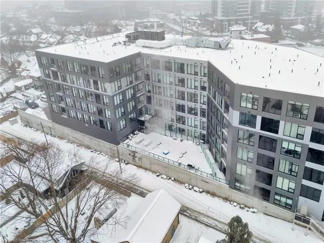 Additional image 30 of 690 King St Unit 203