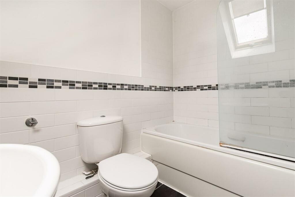 Additional image 18 of Walter Mead Close, Ongar