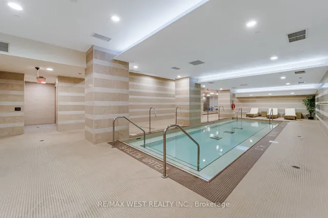 Additional image 35 of 70 Roehampton Ave Unit 1122