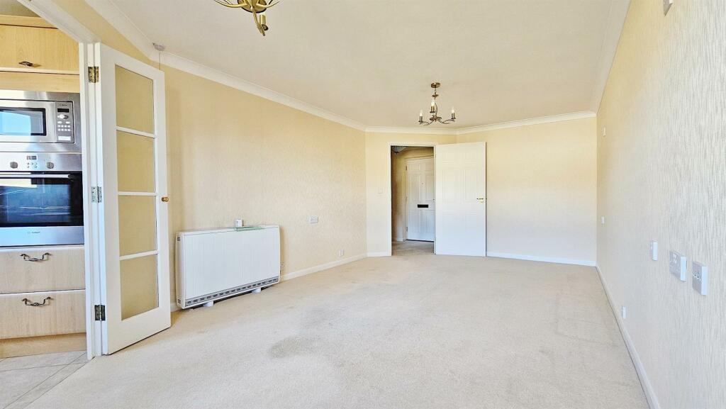 Additional image 8 of Connaught Avenue, Frinton-On-Sea