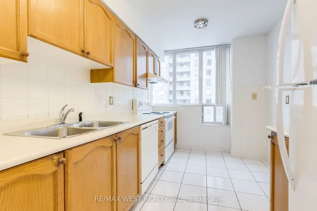 Additional image 6 of 28 Empress Ave Unit 1011