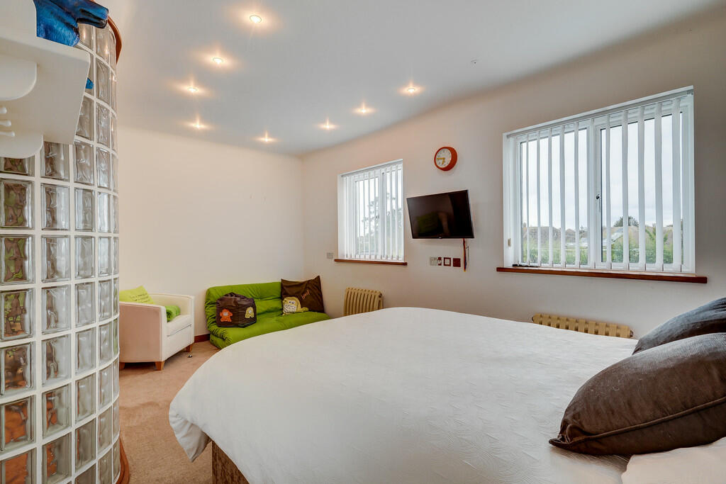 Additional image 40 of Cliff Way, Frinton-on-Sea