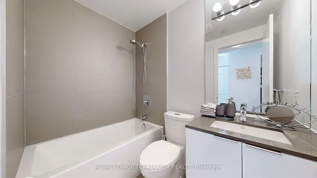 Additional image 20 of 609 Avenue Rd Unit 906