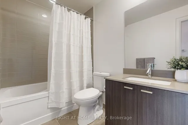 Additional image 21 of 30 Roehampton Ave Unit 1506