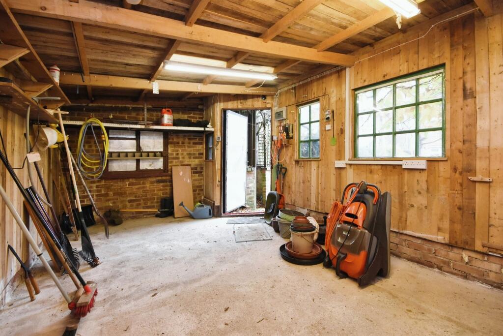 Additional image 11 of Hawthorn Avenue, Brentwood