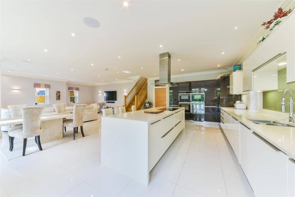 Additional image 2 of High Oaks Close, Coulsdon