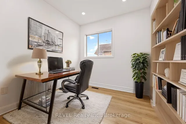 Additional image 21 of 92 Goldenlight Circ Unit 11