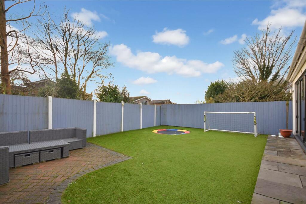 Additional image 24 of Woodfall Close, Little Neston