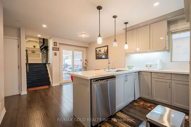 Additional image 5 of 4 Simmons Blvd