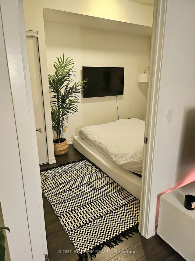 Additional image 10 of 49 East Liberty St Unit 2005