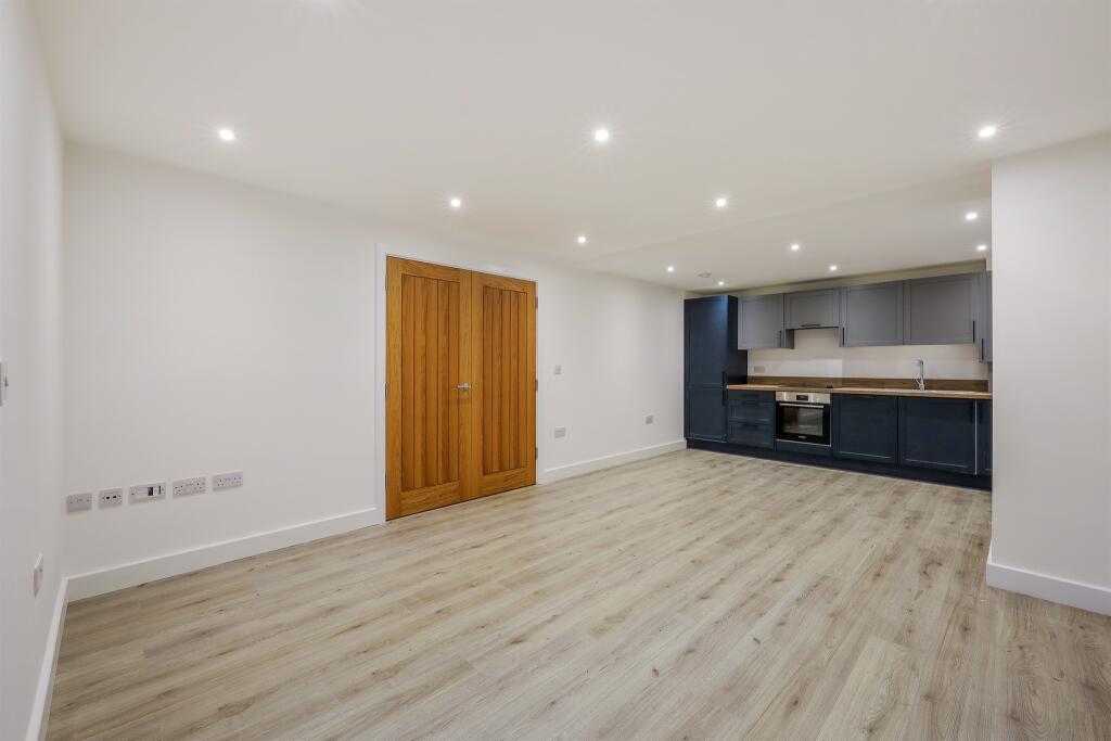 Additional image 14 of Kingswood Way, South Croydon