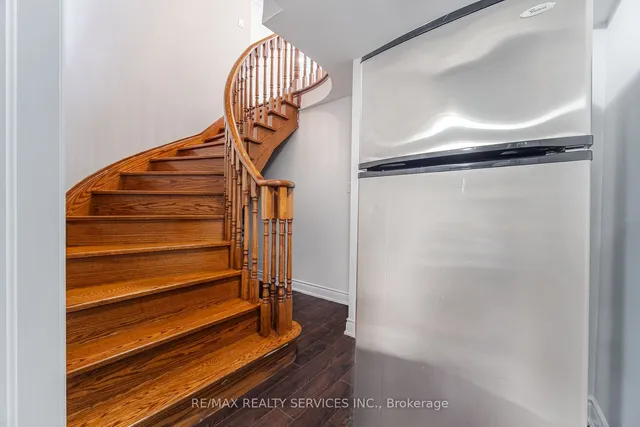 Additional image 37 of 4 Runnymede Cres