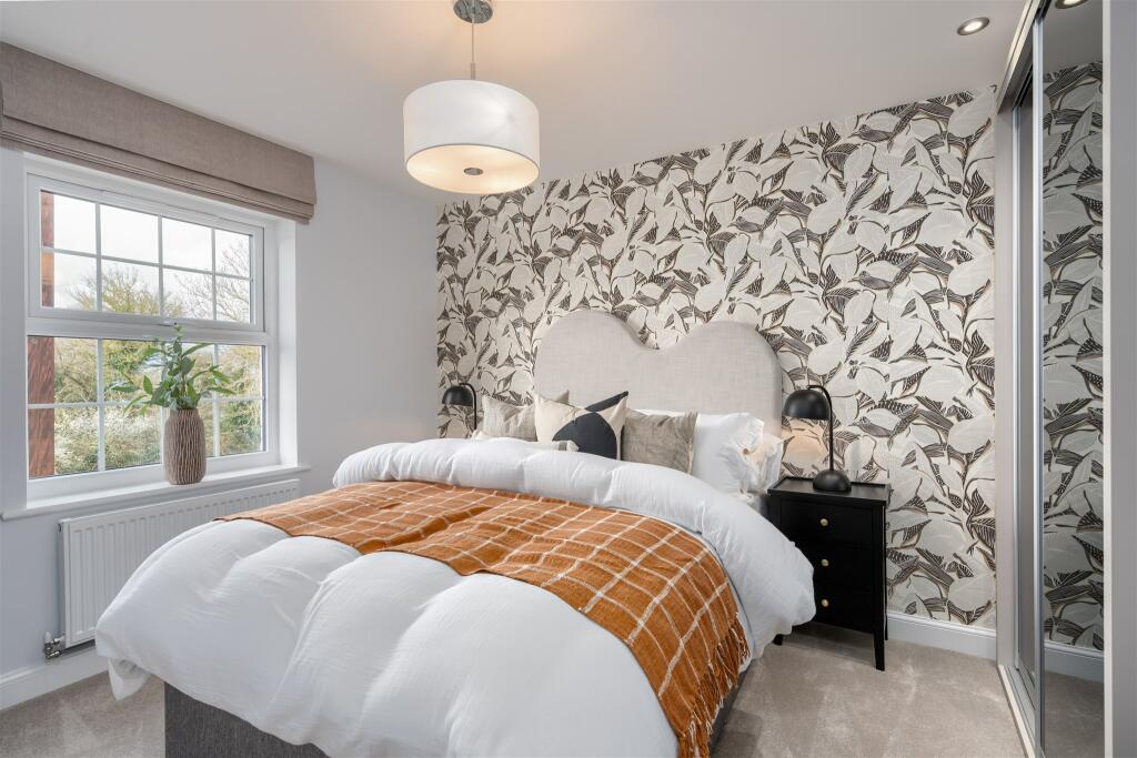 Additional image 6 of Low Road,
Dovercourt,
Essex,
CO12 3TX
