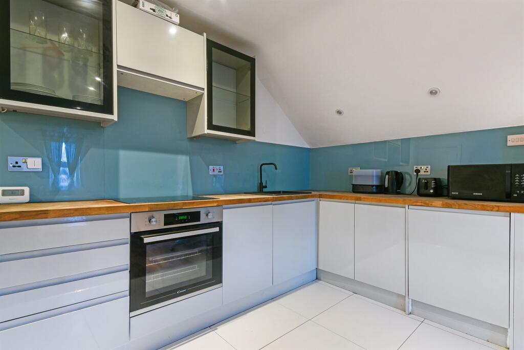 Additional image 5 of Birdhurst Rise, South Croydon