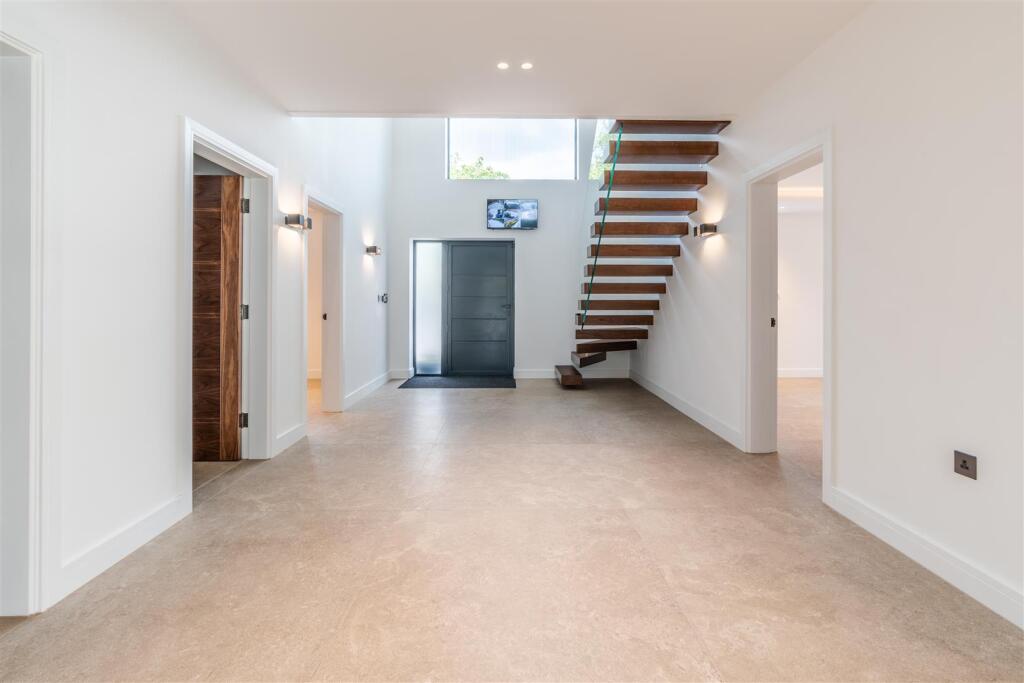 Additional image 14 of Broomhills Chase, Little Burstead, Billericay