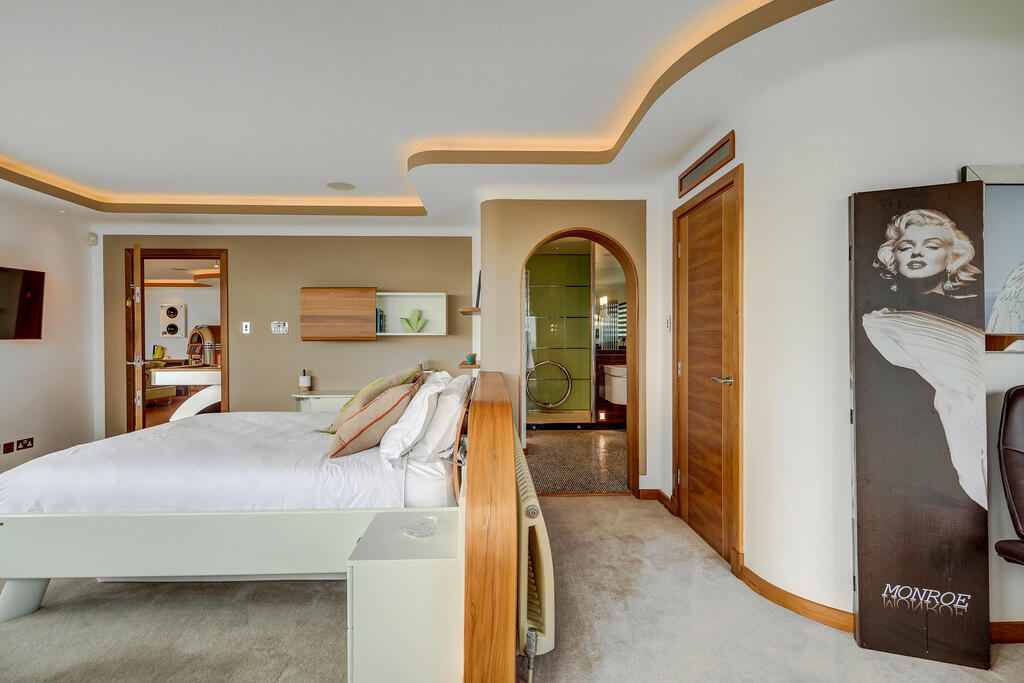 Additional image 47 of Cliff Way, Frinton-on-Sea