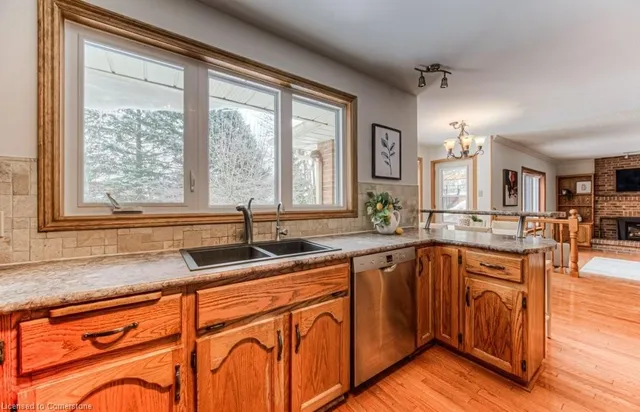 Additional image 21 of 22 Chartwell Crt