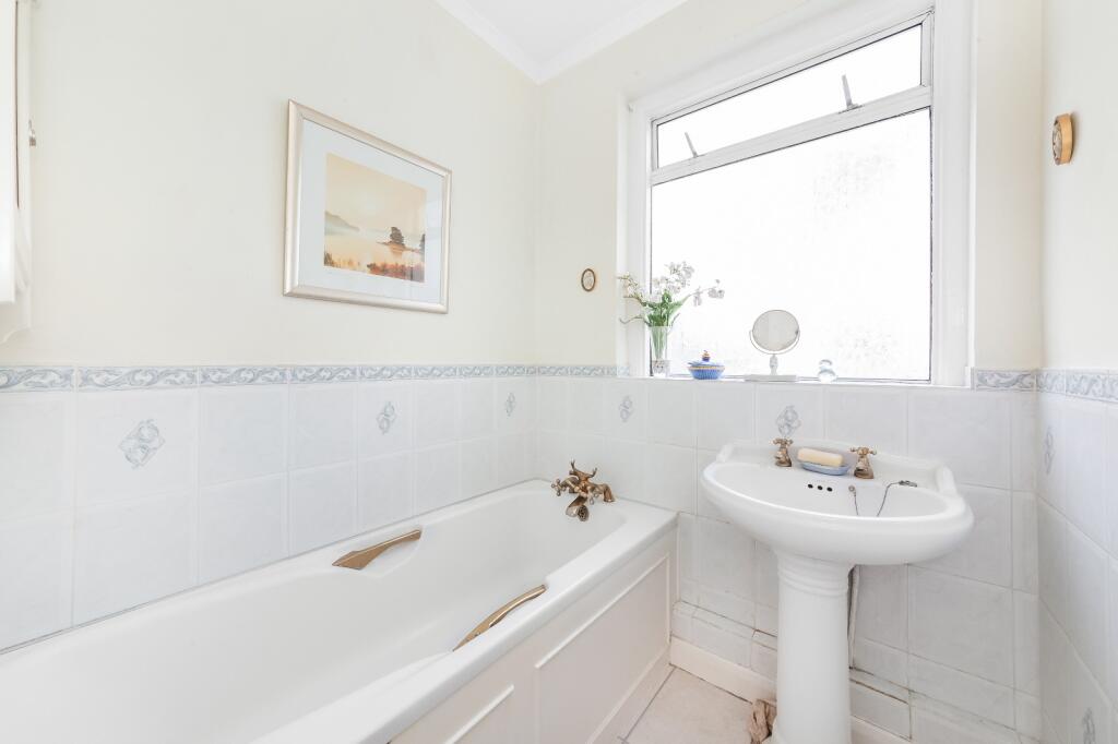 Additional image 14 of Fryston Avenue, Coulsdon, CR5