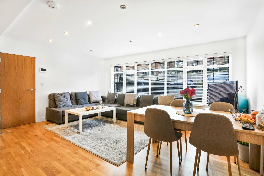 Additional image 3 of 3A Woodmansterne Road, Coulsdon, CR5