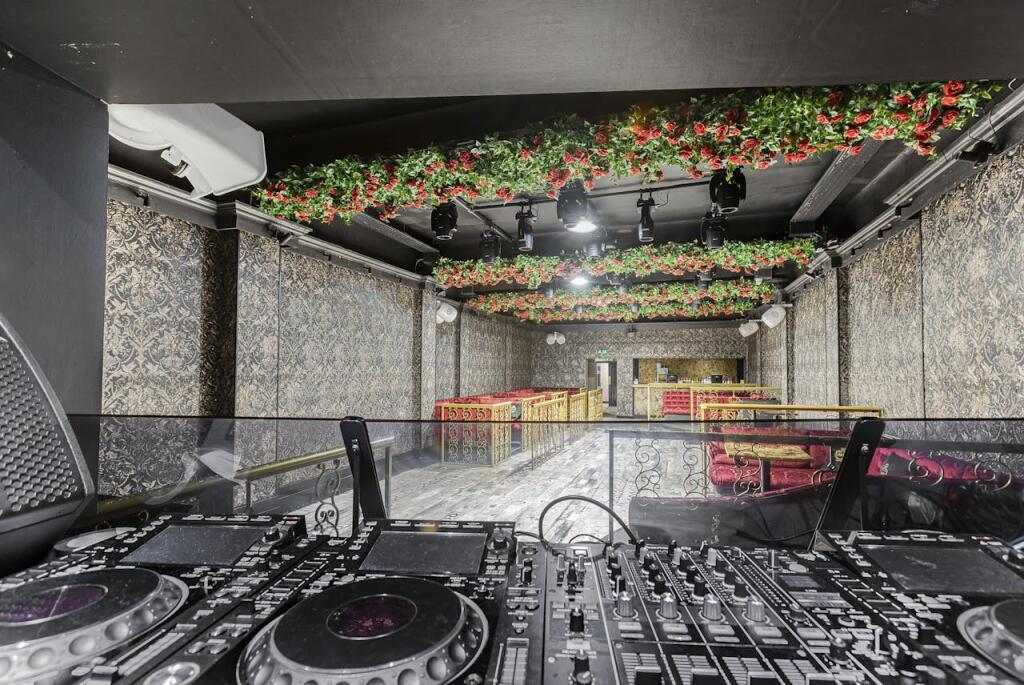 Additional image 77 of The Sugar Hut, 93-95 High Street, Brentwood, CM14 4RR