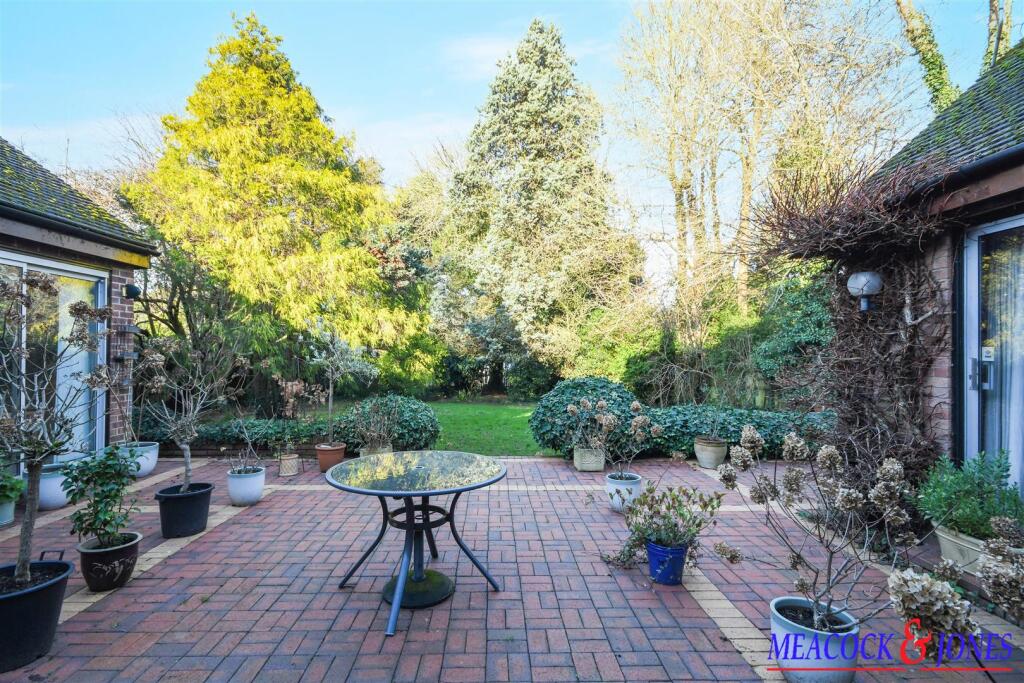 Additional image 4 of Challacombe Close, Hutton Mount, Brentwood