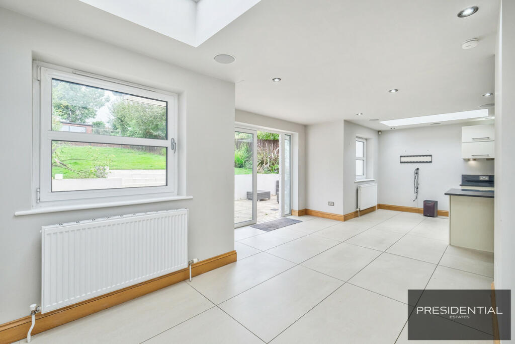 Additional image 11 of Dukes Avenue, Theydon Bois, CM16