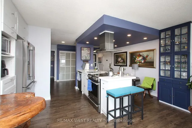 Additional image 6 of 650 Lawrence Ave Unit 905