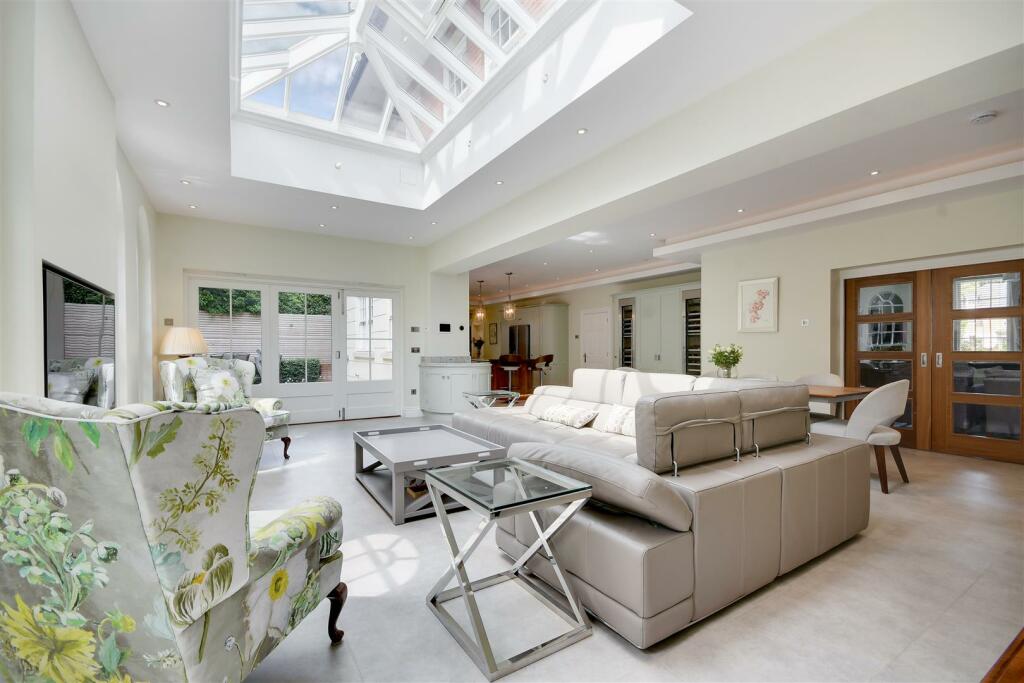 Additional image 13 of Thorndon Approach, Herongate, Brentwood