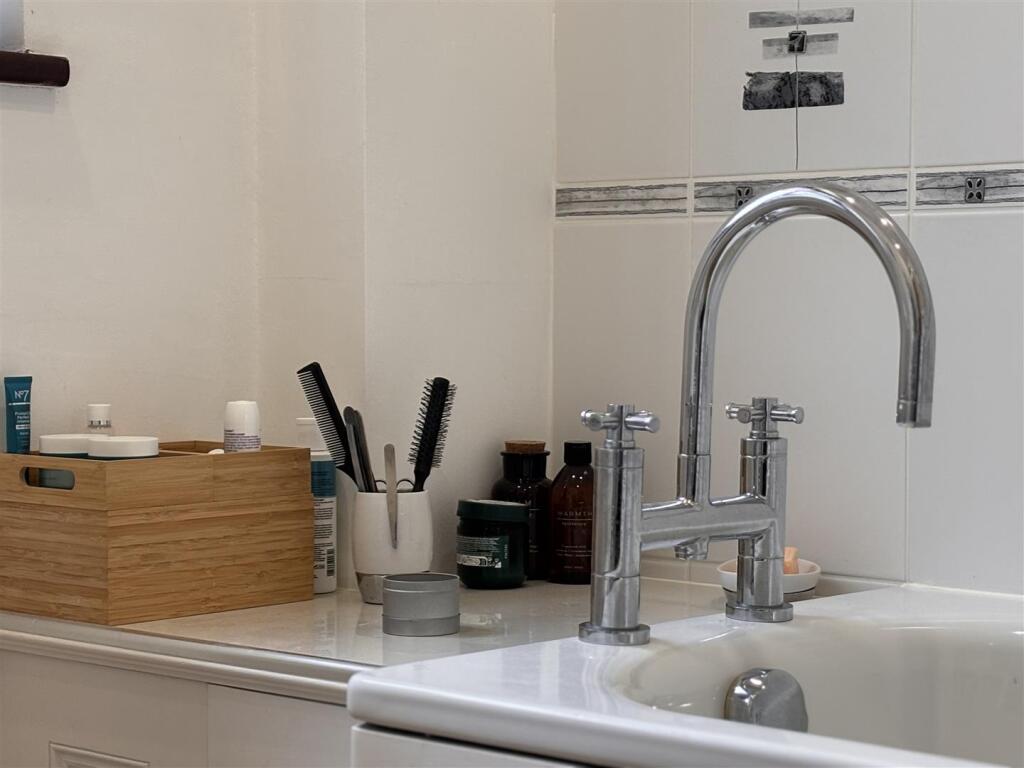 Additional image 51 of Windmill Road, Bradfield