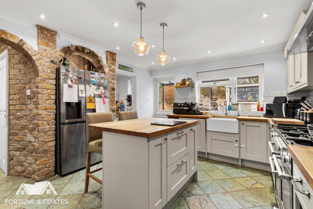 Additional image 5 of Parkfields, Roydon, Harlow