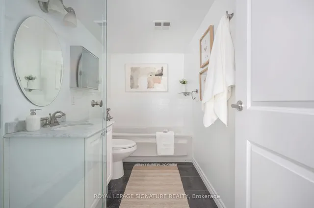 Additional image 26 of 10 Yonge St Unit 413